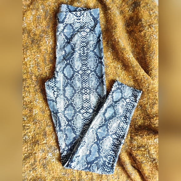 SHEIN Pants - Shein Snake print leggings